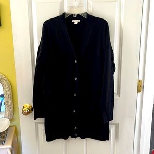 Women’s Gap L/S 6P cotton cardigan. 6 buttons with pockets and side vents. Black